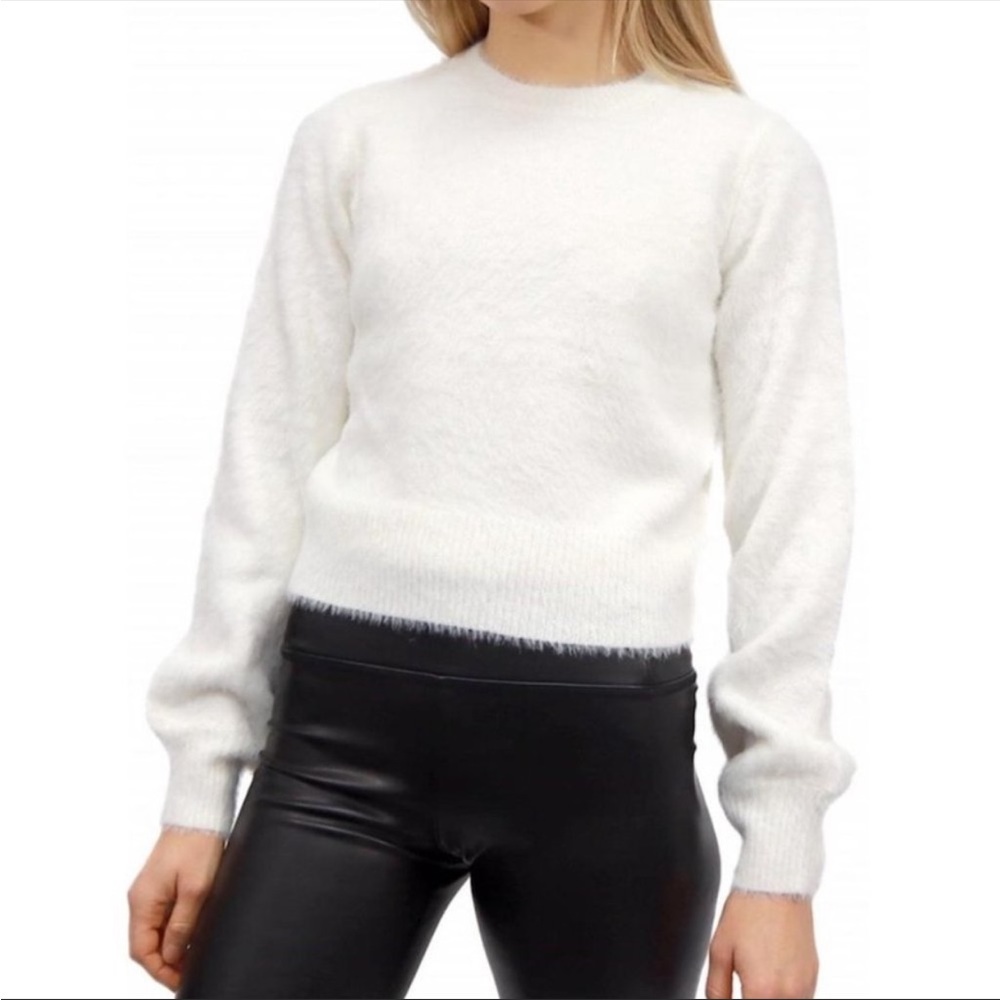NYT Fuzzy White Cropped Sweater (S)